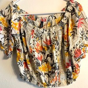 H&M DIVIDED white floral crop top